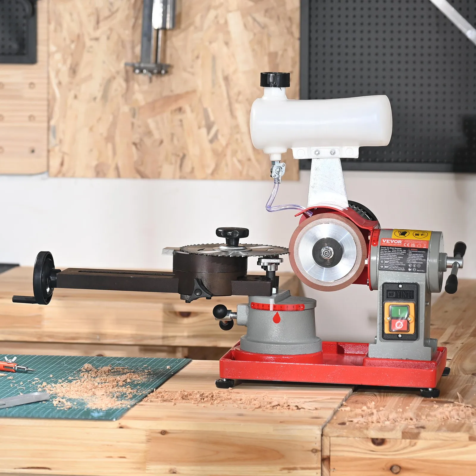 Ostřič pilových kotoučů 370 W, 3600 ot./min, s vodní nádrží, 12,7 cm kotouč