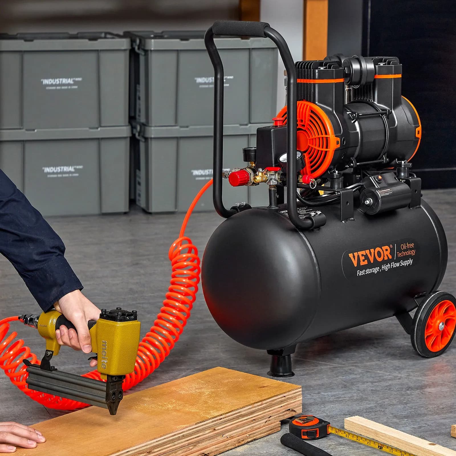 Vzduchový kompresor 35,2 l, 1800 W, 5,12 CFM při 90 PSI, 70 dB, ultra tichý, bezolejový