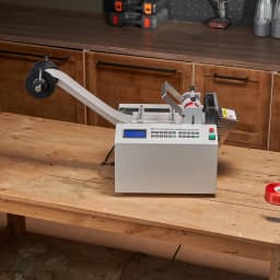 Automatická řezačka smršťovacích trubek, řezačka kabelových trubic s šířkou řezu 1–85 mm a délkou 0,1–99999,9 mm, automatická řezačka smršťovacích trubek, sklolaminátových trubek, kabelů a voskových žlutých trubek - miniatura 1
