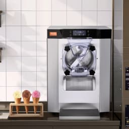 Komerční zmrzlinový stroj, výkon 12 l/h, 1295 W, stolní, na tuhý zmrzlinu, na jednu příchuť, nerezový válec o objemu 4,5 l, LED panel s automatickým čištěním a předchlazením, pro rychlá občerstvení v restauracích - miniatura 1