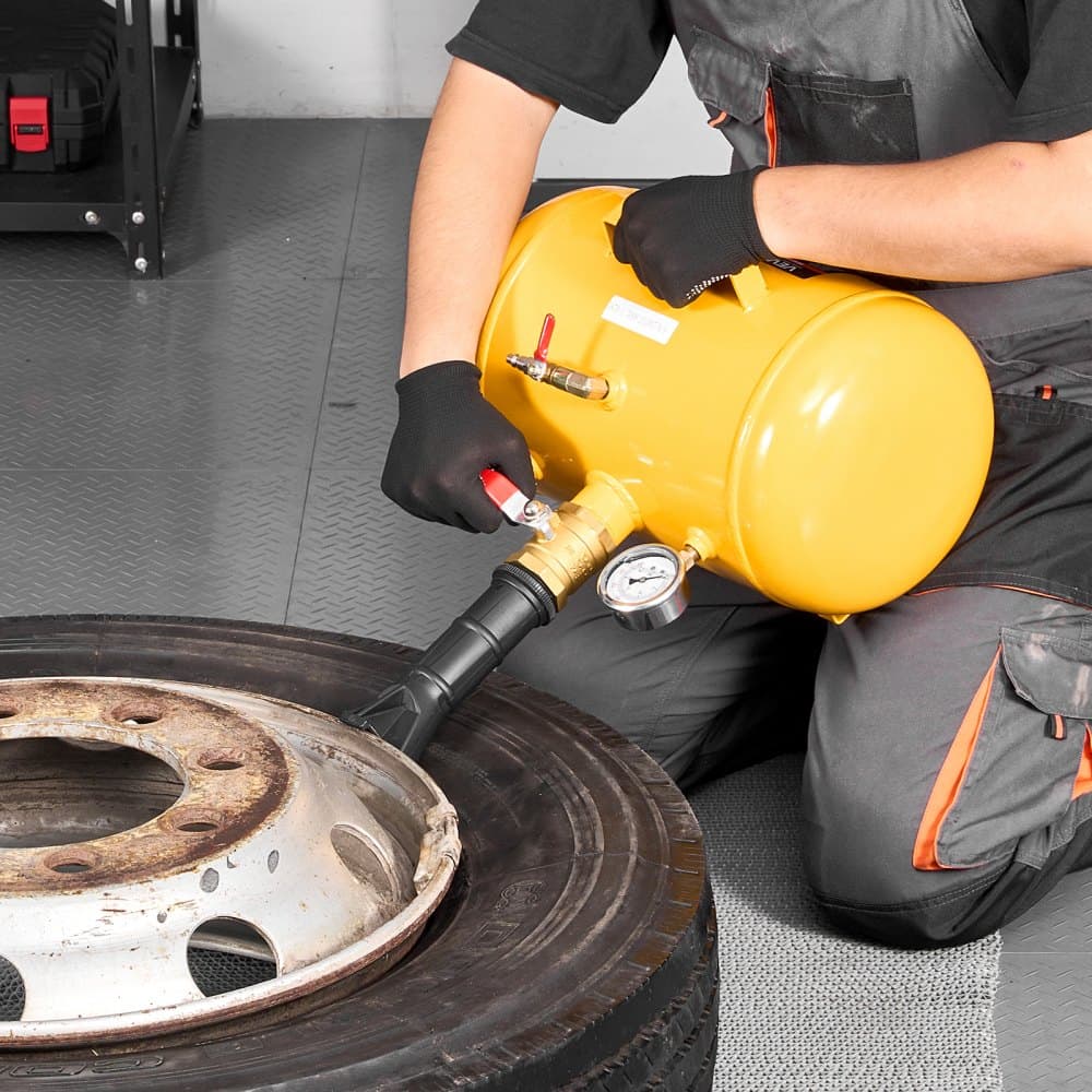 Pneumatický čistič patek pneumatik, 5 galonů / 18,9 l, Vysoce odolný nástroj na čištění patek pneumatik, Provozní tlak 87-116 PSI, Pneumatický čistič patek pro pickupy, nákladní automobily, čtyřkolky, džípy, dodávky, zahradní traktory, obytné vozy, žlutý