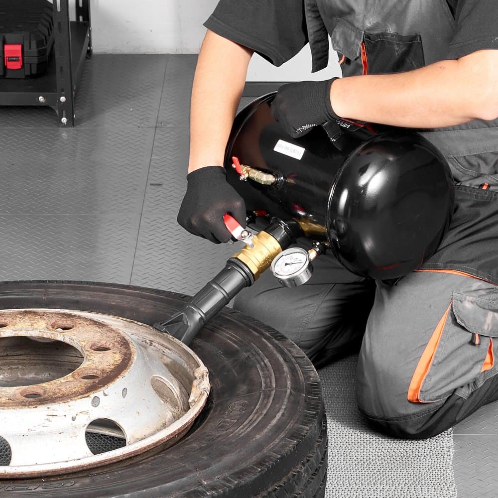 Pneumatický čistič patek pneumatik, 5 galonů / 18,9 l, Vysoce odolný nástroj na čištění patek pneumatik, Provozní tlak 87-116 PSI, Pneumatický čistič patek pro pickupy, nákladní automobily, čtyřkolky, džípy, dodávky, zahradní traktory, obytné vozy, Černá