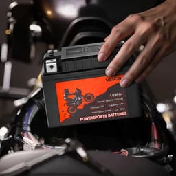 Motocyklová baterie, 12 V 2 Ah, LiFePO4 lithiová přednabíjená baterie Powersports, bezúdržbová a vysoce výkonná, kompatibilní se čtyřkolkami, motocykly, vodními skútry, skútry, UTV a dalšími - miniatura 1