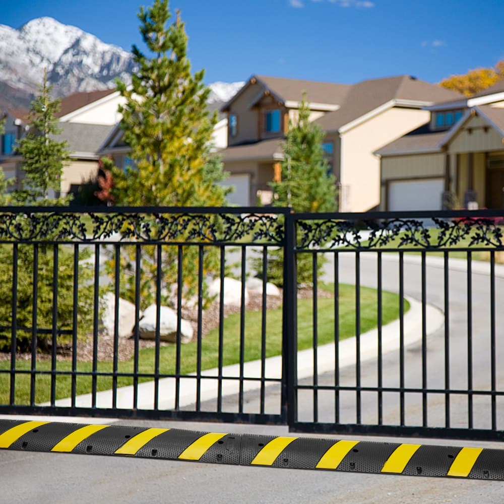 2 ks gumových zpomalovacích prahů 183 x 30 x 4,5 cm, 2 kanály, nosnost 100 000 kg, pro těžké dopravní zpomalovací prahy, s vysoce reflexním žlutým proužkem, 8 rozpínacími šrouby a 1 vrtákem, pro asfaltové a betonové štěrkové vozovky