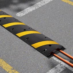 Gumový zpomalovací prah 1830 mm, 2 kanály, těžký zpomalovací prah pro silniční dopravu, nosnost 9 979 kg/nápravu, nájezd s ochranou kabelů s rozpínacími šrouby, pro asfaltový betonový štěrkový příjezd, 1 balení - miniatura 1