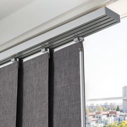 Panelové kolejnicové žaluzie, Výsuvná kolejnice od 116 cm do 218 cm šířky, Zkrácené panelové závěsy až do výšky 243 cm, Vertikální zatemňovací panelové žaluzie pro posuvné dveře, Terasové dveře, Dělicí stěna, Tmavě šedá - miniatura 1