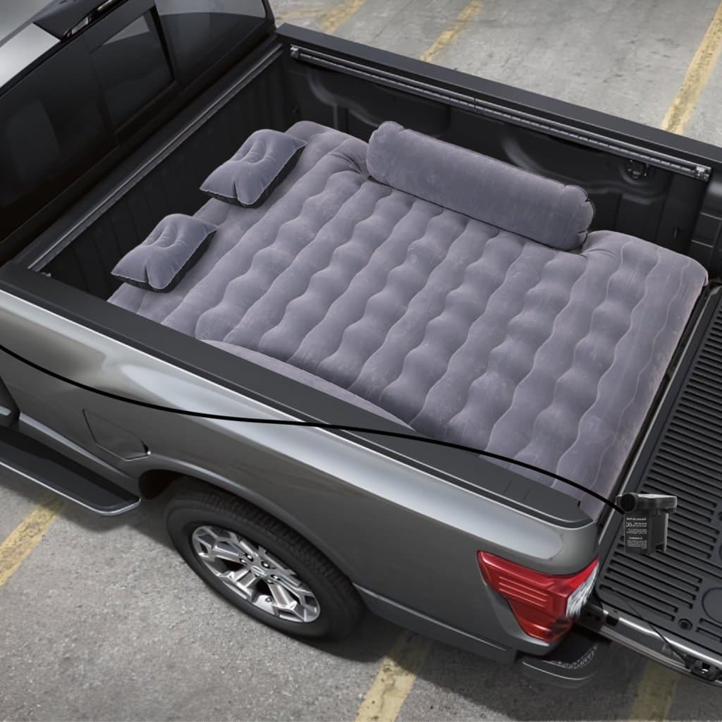 Nafukovací automobilová matrace s pumpou